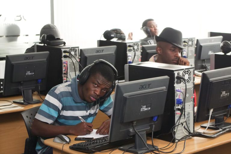 0e9150_7e00cd20105944f08062112d2932eaf3mv2